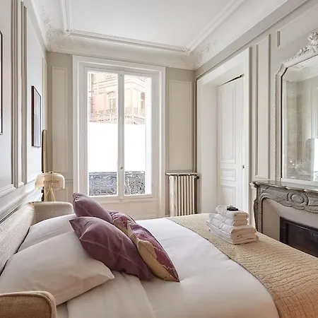 Elegant 2 Climatise - Champs-elysees Paris