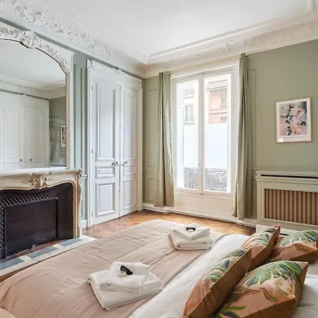 Elegant 2 Climatise - Champs-elysees * Paris