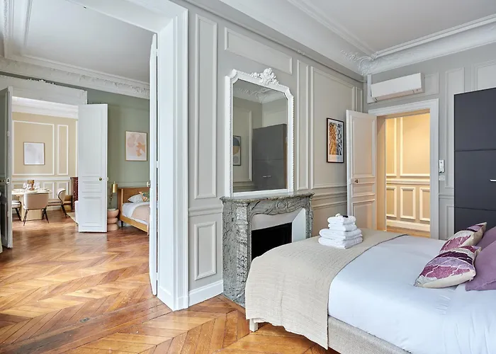 Elegant 2 Climatise - Champs-elysees